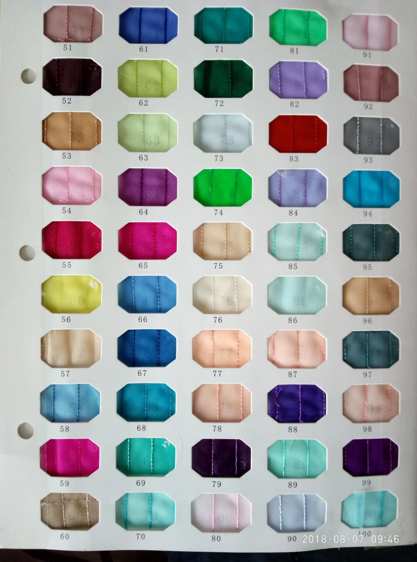 ชุดราตรีสีเขียวคอวีลึกทรงเอไลน์ยาวกรอมพื้น ดีไซน์หรูหราสำหรับงานพรอม งานเลี้ยง และงานพิธีการต่างๆ