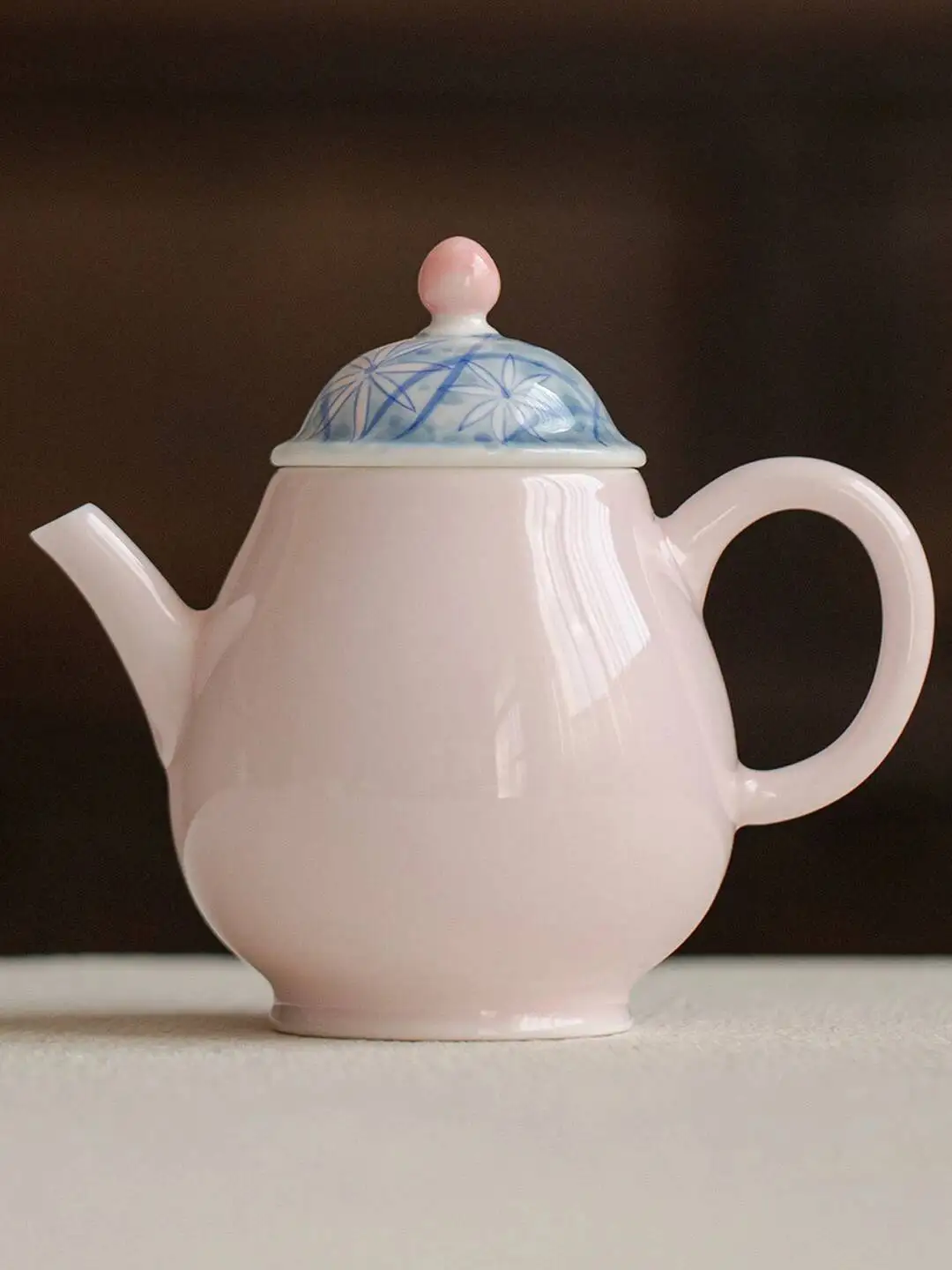 Wuyintang Chinese Style Hand Painted Blue And White Ceramic Teapot High Aesthetic Value Household Brewing Pot Kung Fu Tea