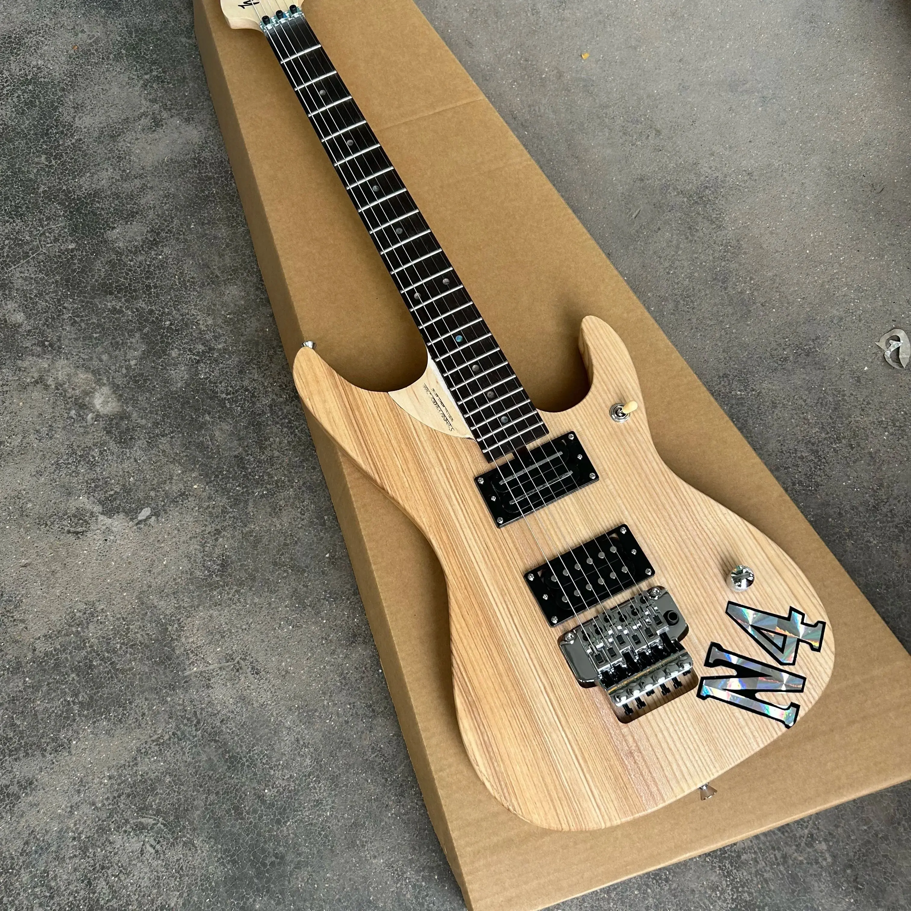 

In stock, N4 electric guitar, natural wood color, wholesale and retail.