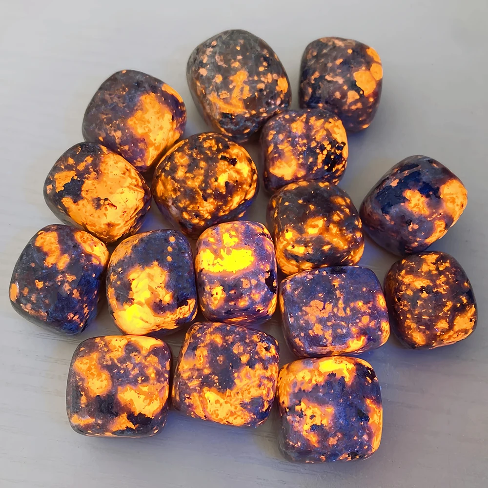 Naturstein Yooperlites Flammenstein, leuchtet unter UV-Kristall, fluoreszierend, Reiki-Heilmineralien, Edelstein, Heimdekorationsstein – Detail 7