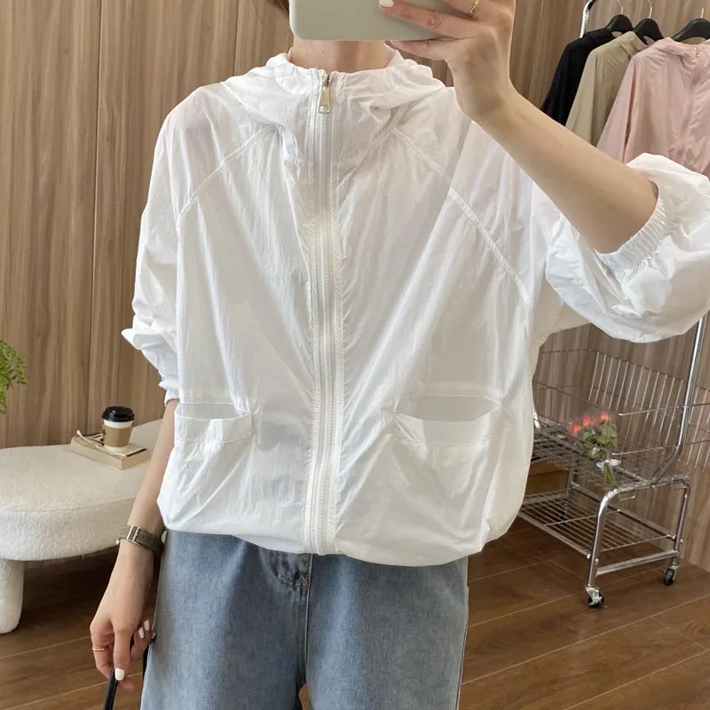 夏用薄手の女性用スポーティなルーズ長袖uv保護服ファッショナブルなカジュアルトップ軽量通気性フード付きジッパー