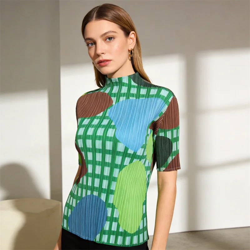 Blusa Miyake Elegante con Estampado a Cuadros Verde, Cuello Alto, Manga Media, Elástica, para Uso Diario y Oficina