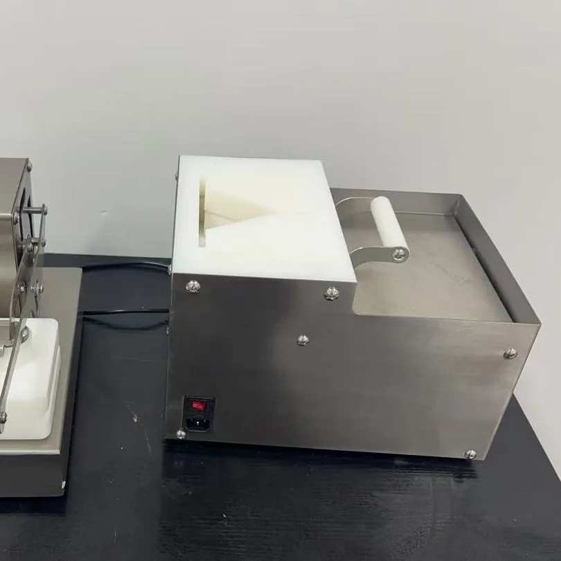 Família pequena bola de arroz triangular máquina de embalagem semiautomática bola de arroz antiga enfardadeira