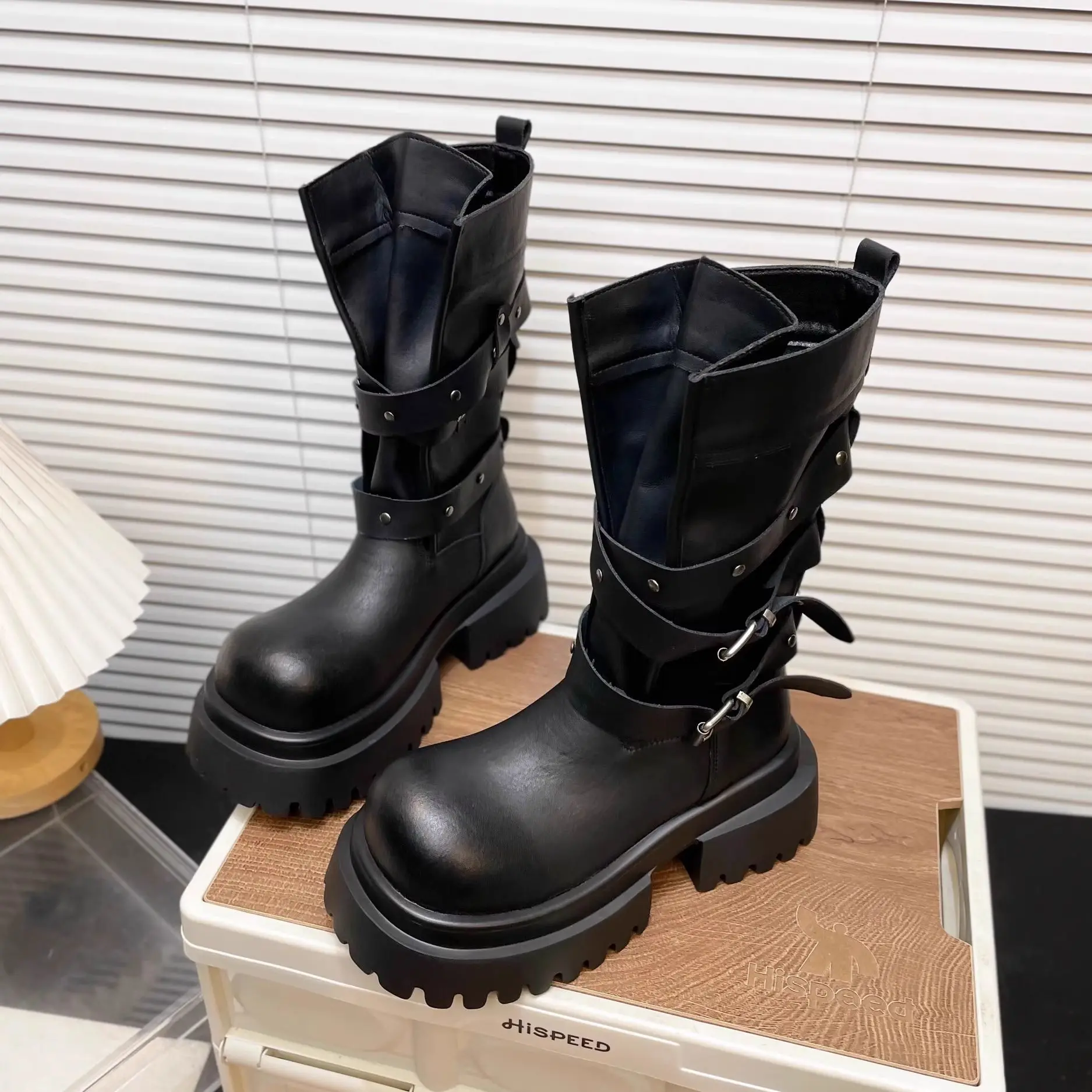 الرجعية جلد طبيعي المرأة أحذية الشتاء منصة 7 سنتيمتر دراجة نارية فارس الأحذية مصمم مشبك حزام أحذية امرأة بوتاس Altas