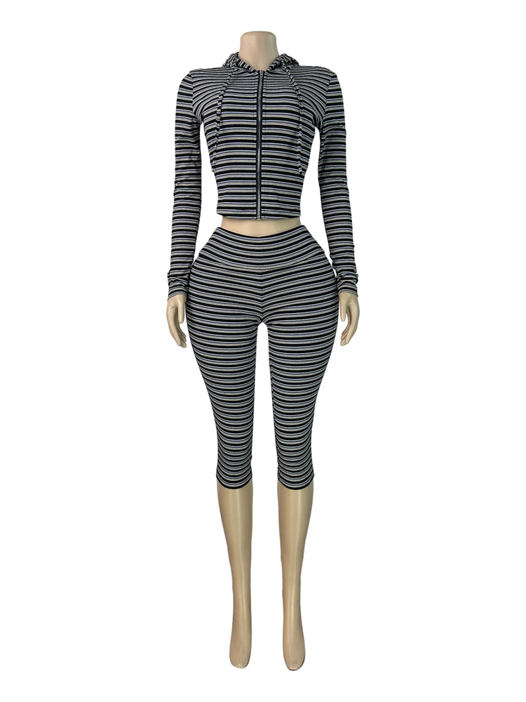 JENYAGE Gestreiftes Zweiteiler-Set für Damen, dehnbarer gerippter Hoodie mit Reißverschluss vorne, bauchfreies Top, hochtaillierte Biker-Shorts, figurbetonte Loungewear – Detail 3