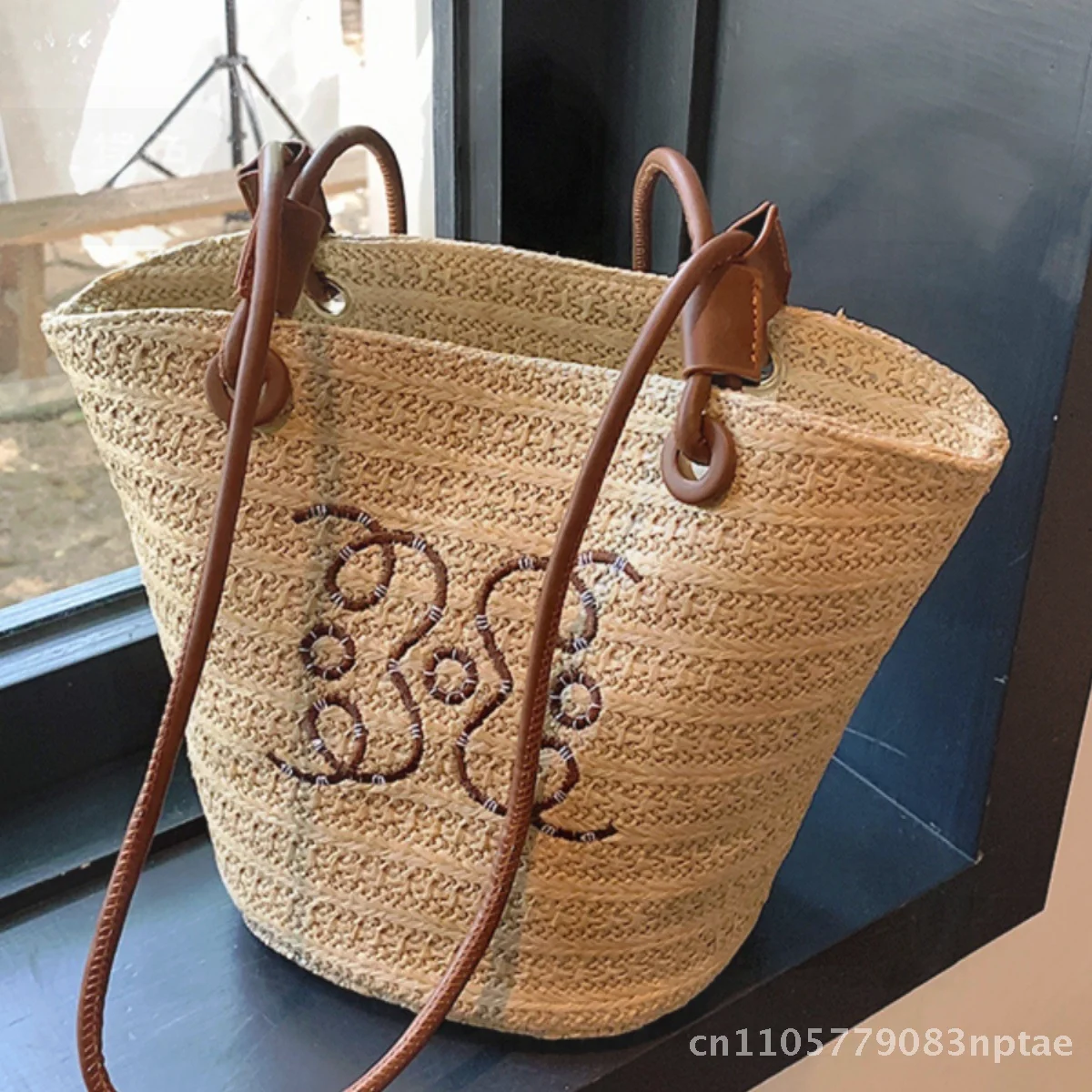 Women's Woven Straw Bag 2024 Summer Rattan Shoulder Bag for Beach Vacation Polyester Trendy Sewing Thread Element