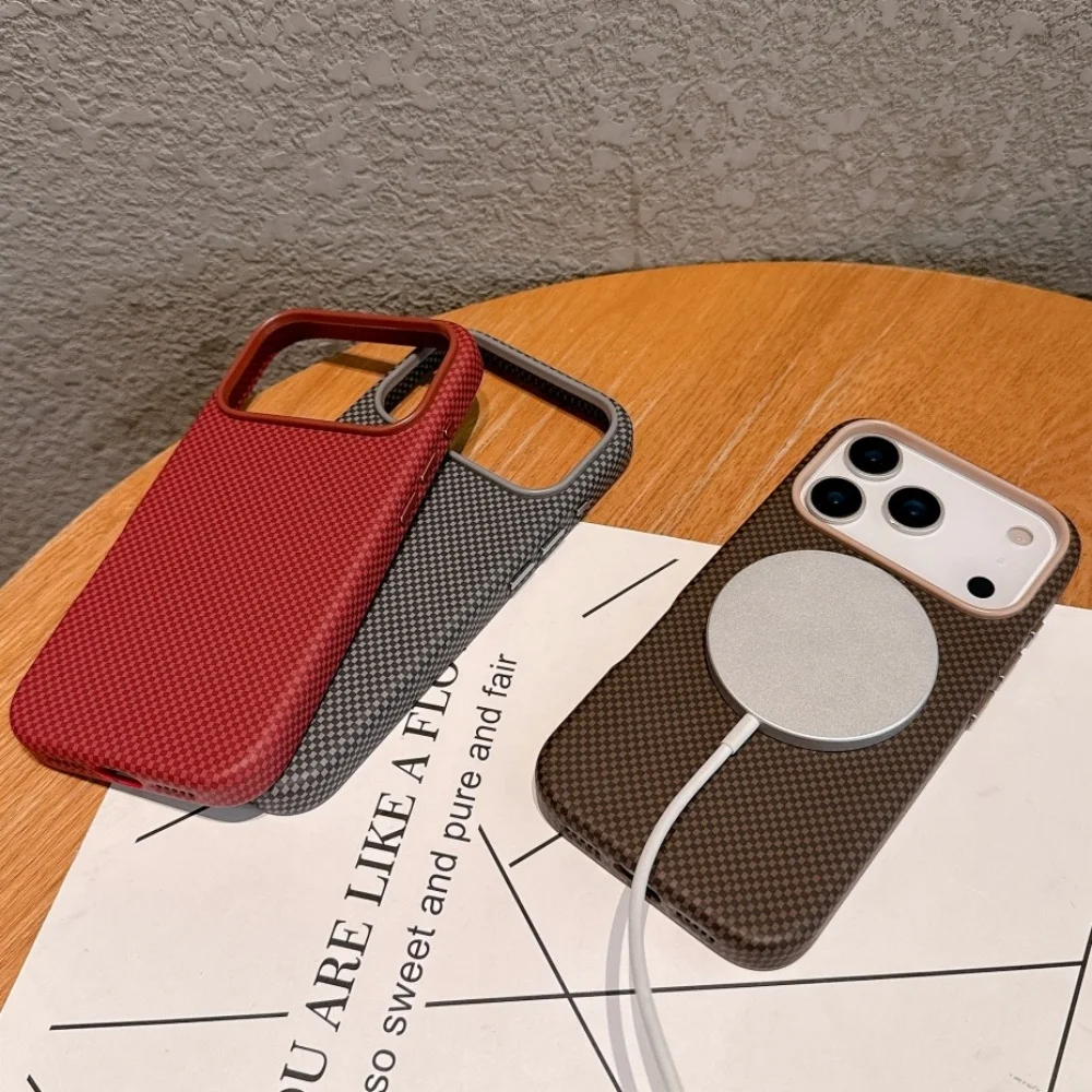 Custodia magnetica integrata di lusso con struttura in fibra di carbonio di fascia alta per IPhone 17 Pro Max Air 17Pro per custodia protettiva antiurto Magsafe