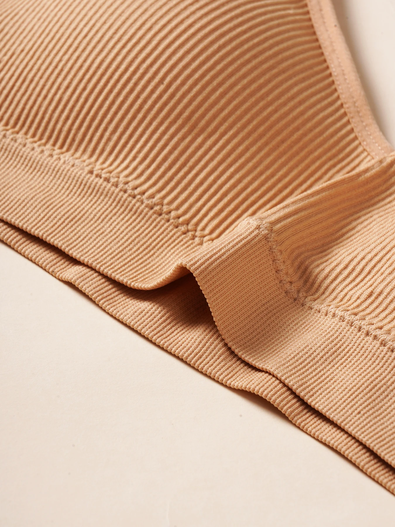 Pre-Schwangerschafts-Damen-BH mit nahtlosen Streifen für bequeme und hohe Elastizität, erhältlich in mehreren Farben