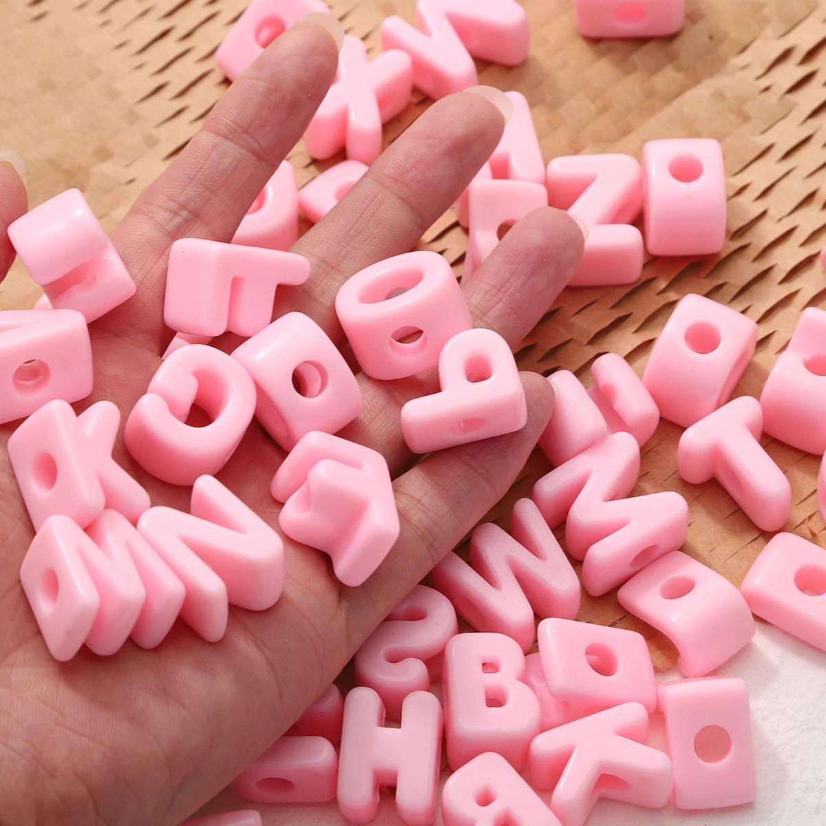 20 Stück Rosa Acryl-Perlen mit Großer Öffnung, DIY-Buchstabenperlen für Halsketten, Armbänder, Handyketten, Taschenanhänger, Schmuckzubehör – Detail 4