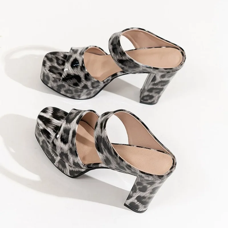 

Женские модные шлепанцы с леопардовым принтом на толстом каблуке, с круглым носком, открытым мыском, на толстой подошве, нескользящие, износостойкие, на высоком каблуке