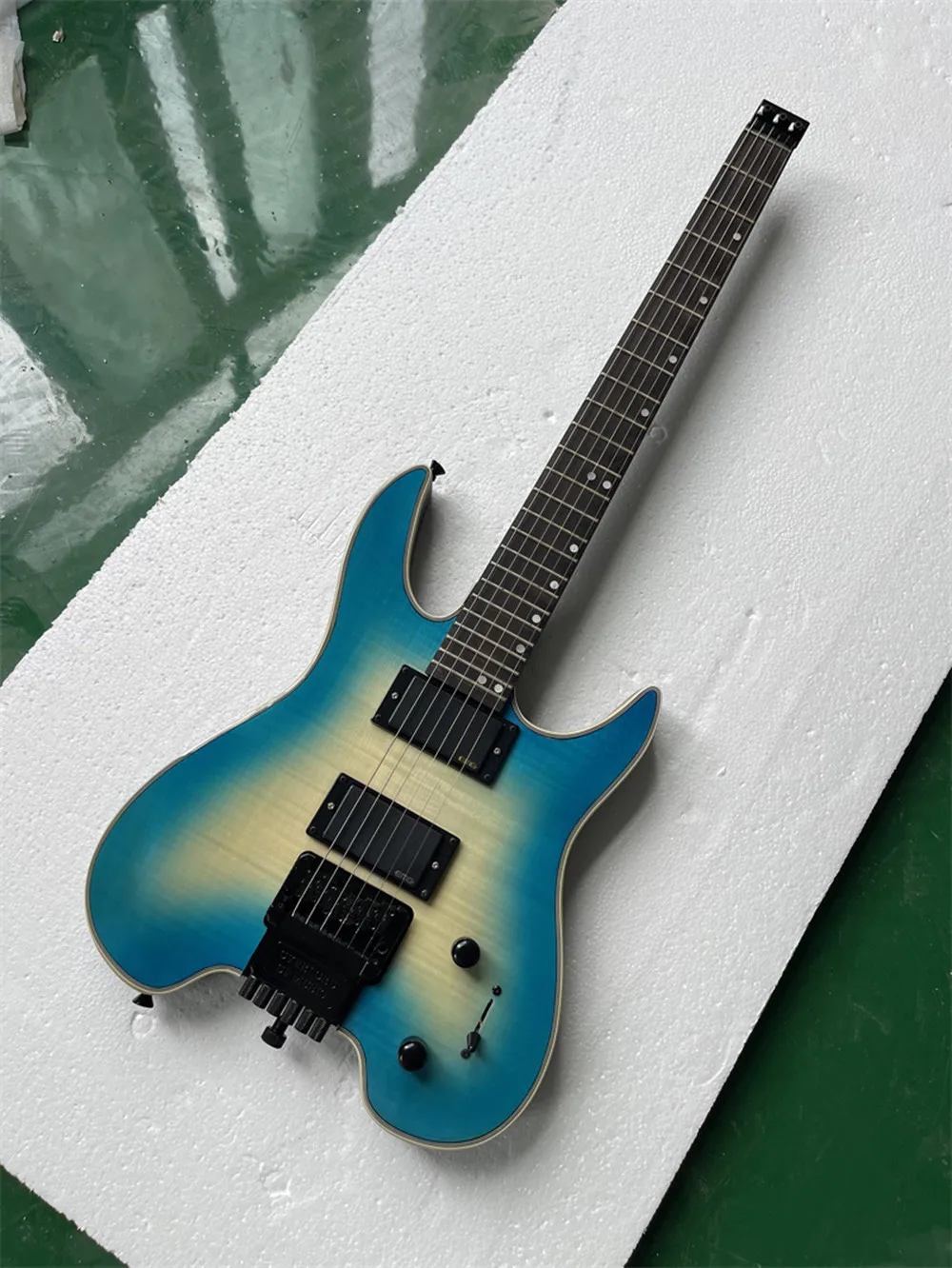 Headless Electric Guitar with HH Pickups,Rosewood Fretboard,Black Hardware,Provide customized services