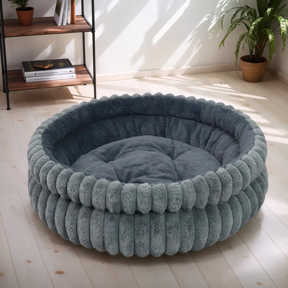 

Круглая лежанка для кошек и котят 60 см с нескользящим дном, моющаяся, из мягкого плюшевого меха, выдерживает нагрузку до 15 кг, для использования в помещении.