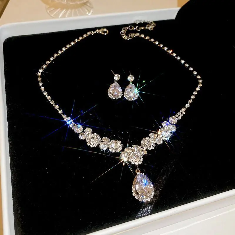 Colar de brincos de diamante incrustados com gotas de água, pingente de moda de luxo leve, corrente de clavícula