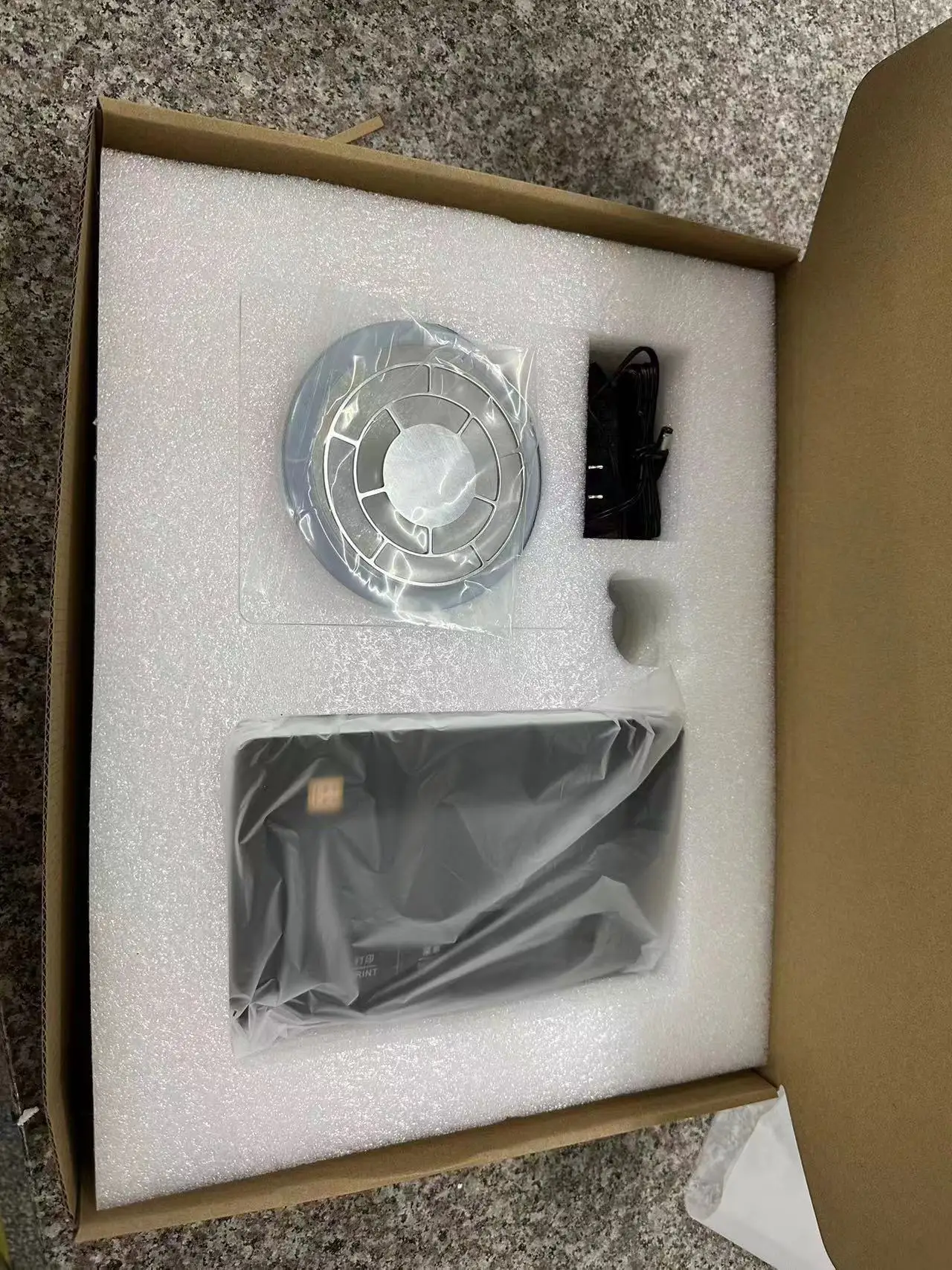 Waga mikroanalizacyjna serii CEB, model CEB1035N, z kalibracją wewnętrzną, dokładność 31g/0,01mg, zakres 120g/0,1mg, LB