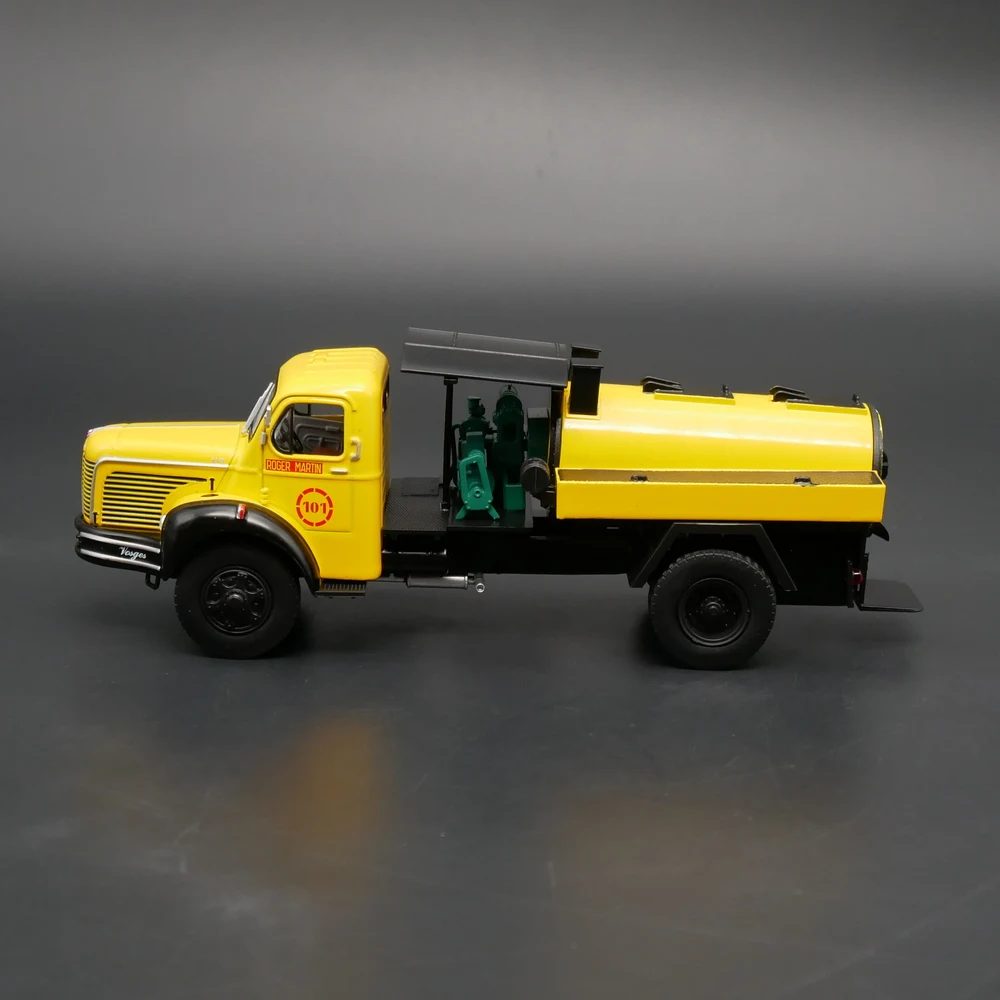 Diecast Ixo 1:43 Scale Berliet GLM Truck Cleaning Water Sprinkler Alloy Car Model