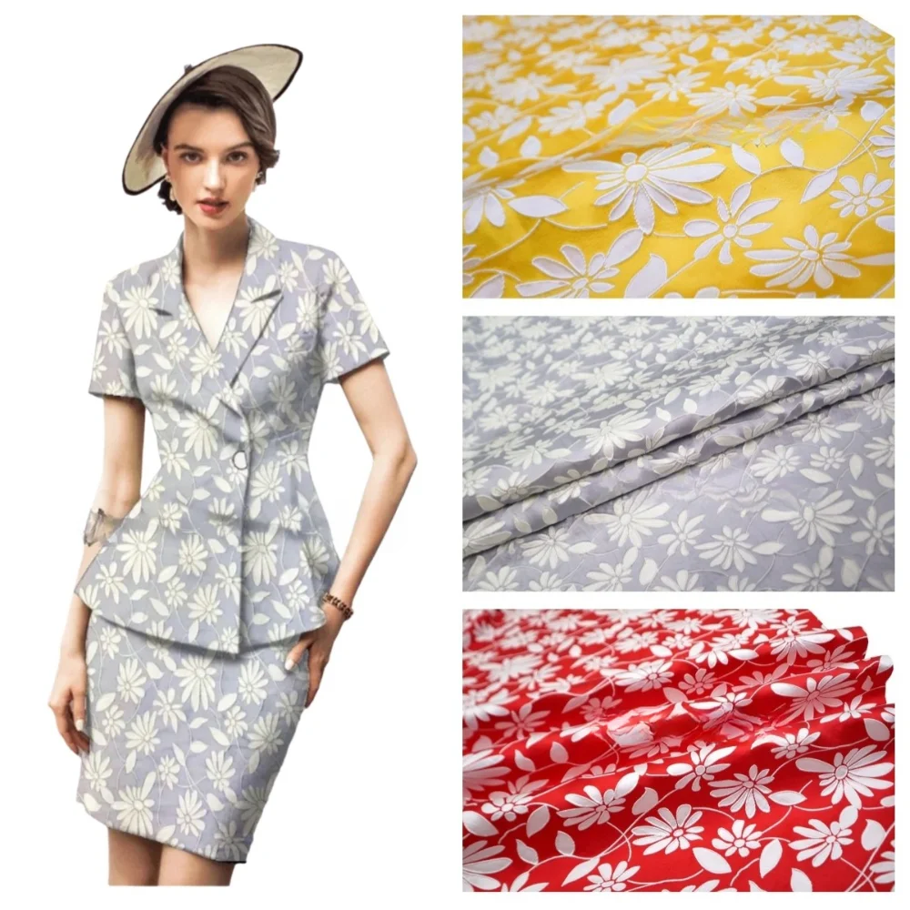 

Окрашенная в пряжу парчовая жаккардовая ткань с тиснением цветочного платья Блейзер Одежда Европейский бренд Модный дизайн Вышивание Оптовая ткань