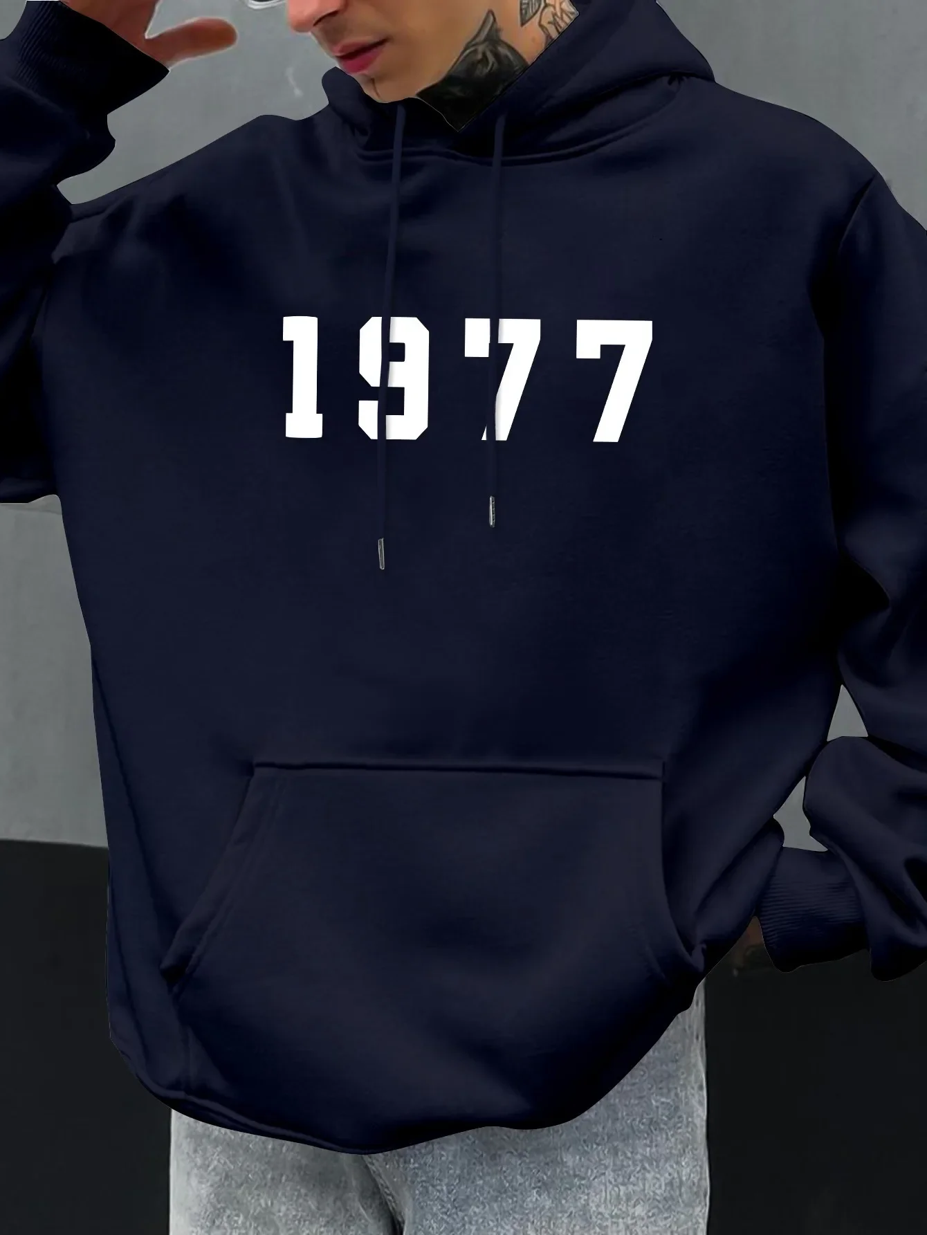Hip-hop Style Men's Hooded Sweatshirt, Thickened and Warm Fleece, Classic 1977 Retro Number Print Men's Hooded Top - view 5