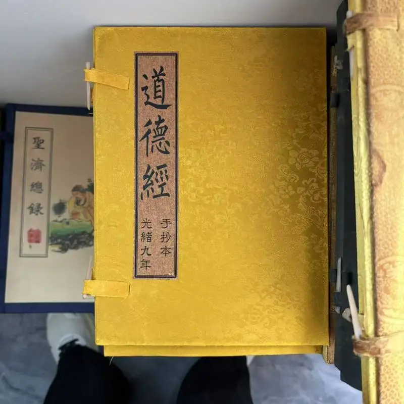 Distressed thread-bound , ancient , old books, Tao Te Ching, high-quality imitation rice paper, hand-written medical b