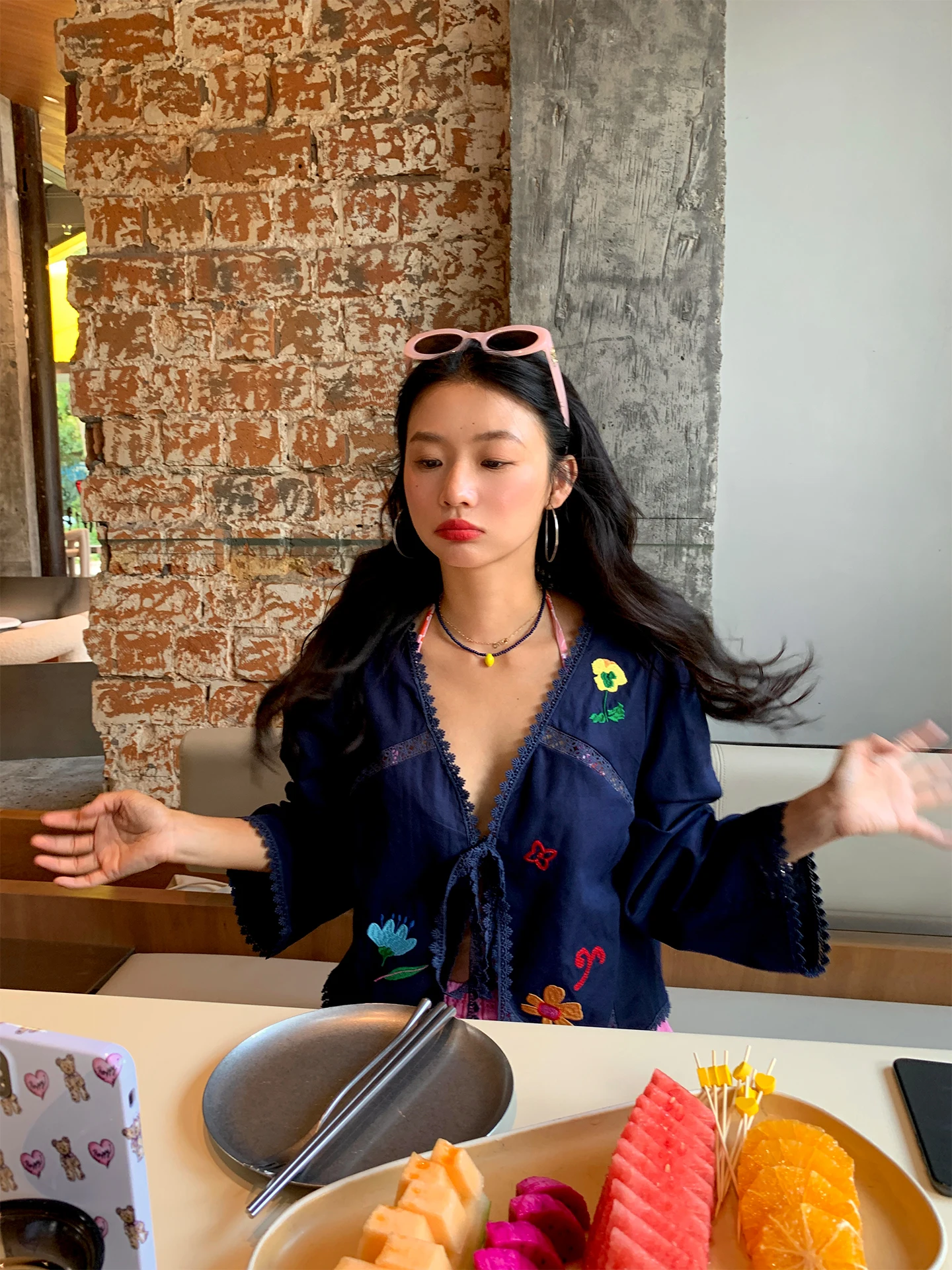 

Льняная хлопковая женская блузка с V-образным вырезом, длинными рукавами, вышивкой и поясом, летняя, дышащая, свободного кроя, в корейском стиле