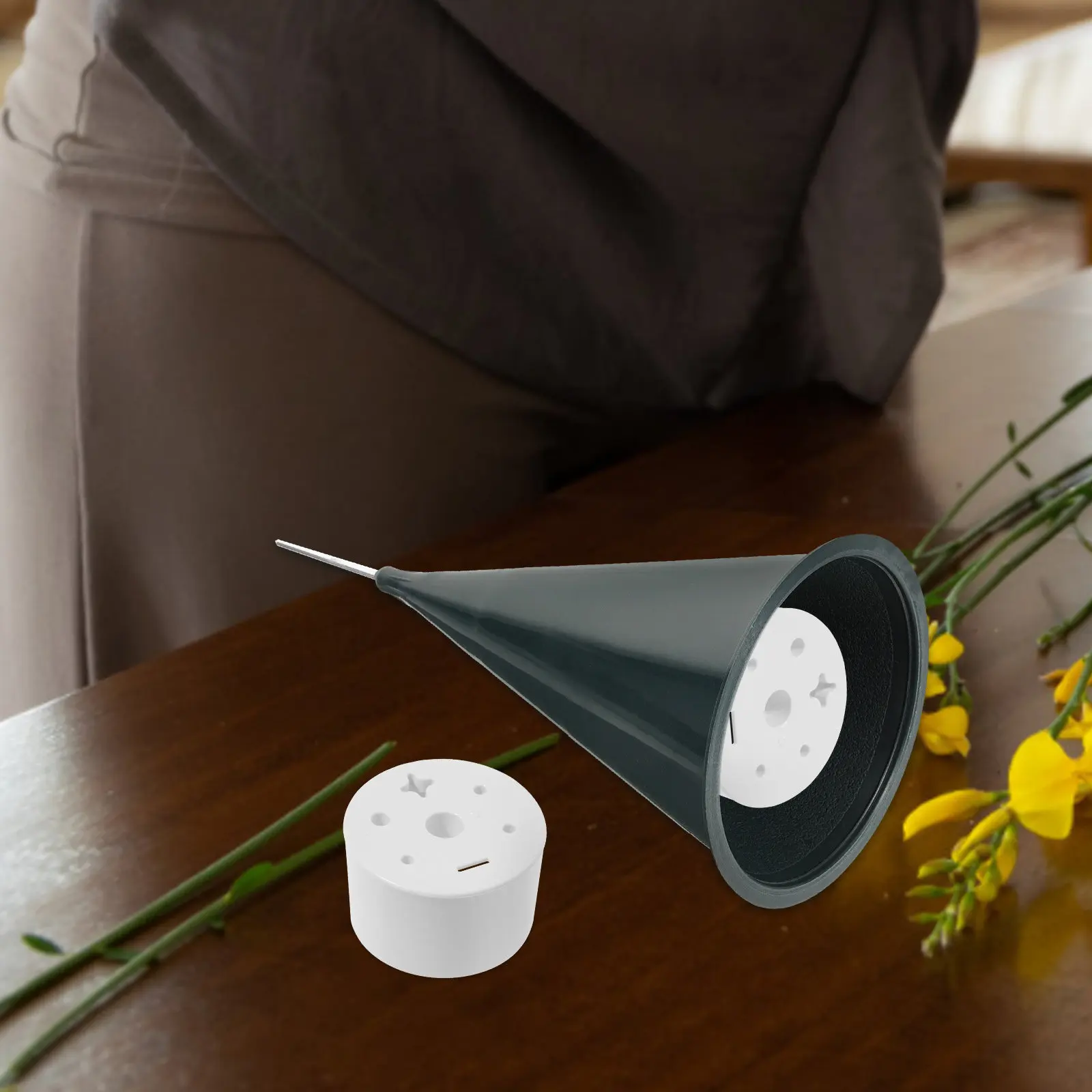 Flower Arrangement Insert Holder Plastic Grave Floral Arranger for Cemetery Vase Centerpiece Decoration Flower Fixation Bracket