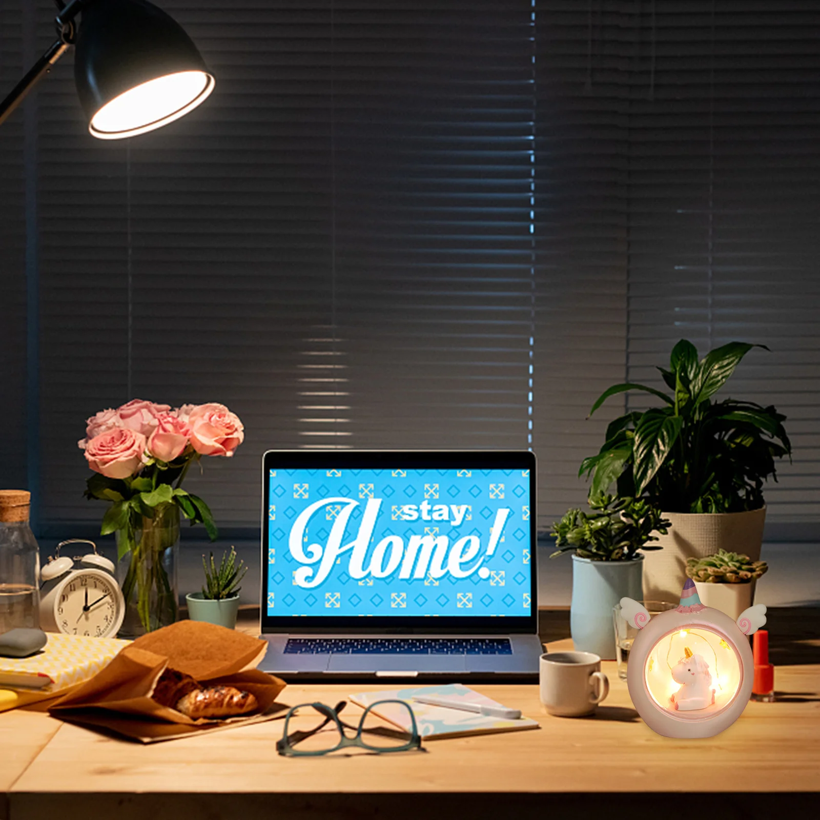 

Creative Pink Unicorn Night Light Resin Made Mini Table Lamp for Home Kids Room Decor Lovely Portable LED Lamp