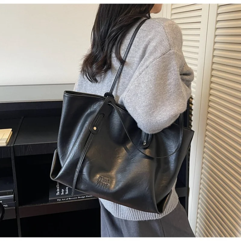 

Superior Women's Shoulder Bag Made Of Wolverine-Print Leather Featuring Switzerland Neat Lightweight Soft Daily Modern Look