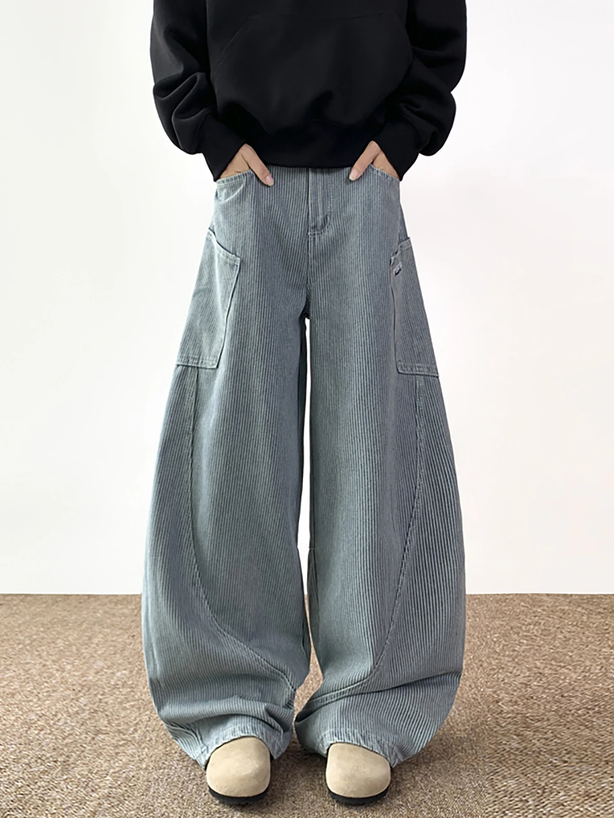 Calça Jeans Retrô Azul e Branca Listrada com Bolso, Modelo Slim Casual Solto de Perna Larga Harlan Micro Flare, Tendência Jovem para Homens e Mulheres