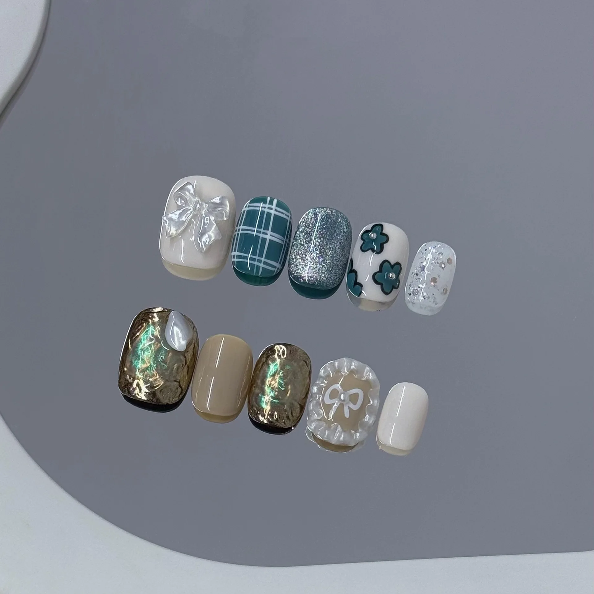 10pcs Teal and Green Checkered Handmade Nails Gold Foil Bow Press on Nail Short Square Round Fake Nail for Women&Girl Fasle Nail