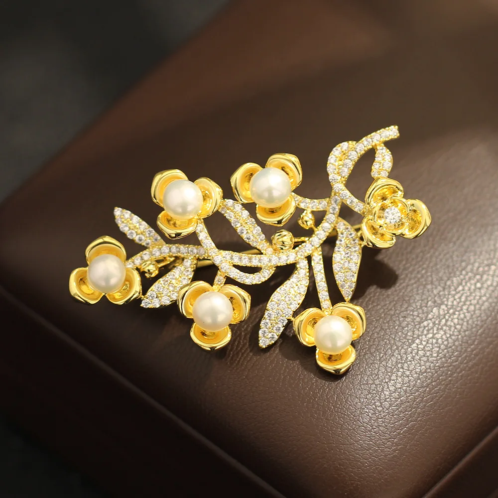 Elegant Temperament Micro-inlaid Zircon Flower Bouquet Brooch High-end Freshwater Pearl Stamen Pin Accessory for Women