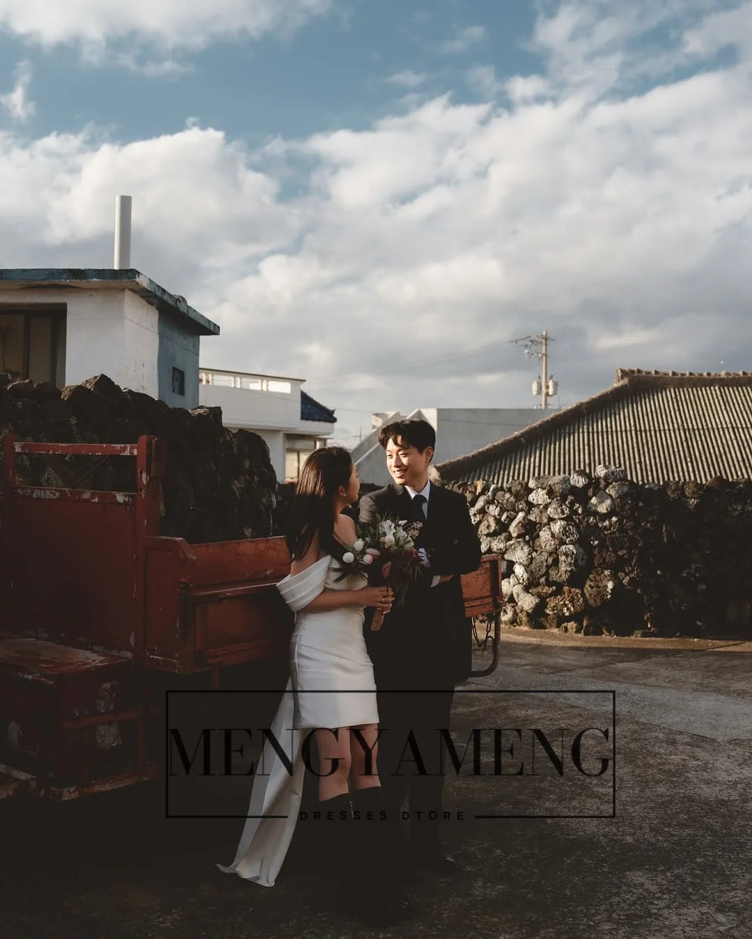 Zhuishu mini vestidos de casamento coreano sessão de fotos personalizado fora do ombro cetim vestido de noiva curto simples noiva auto casamento