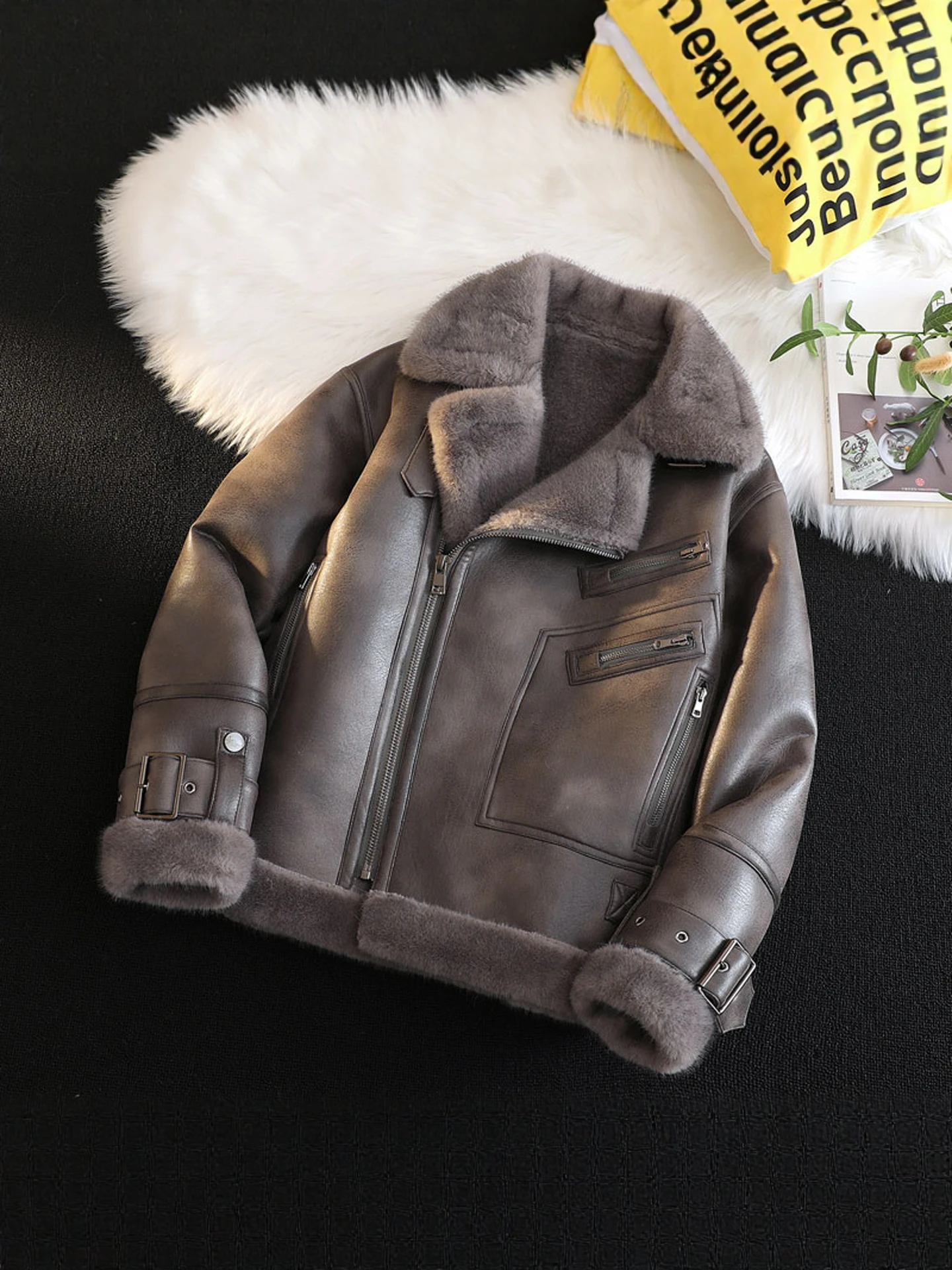 

Men's Winter Thiened ort Lamb Fur Jaet Leather And Fur Inteated Warm Casual Sle Zipper Closure Coat for Youth