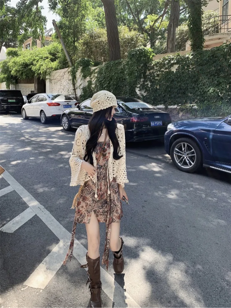 ชุดถักลายเรโทร สายไขว้แบบไม่สมมาตร ลายดอกไม้ฉลุ สำหรับผู้หญิง ฤดูร้อน 2024 สไตล์ลำลองเก๋ไก๋