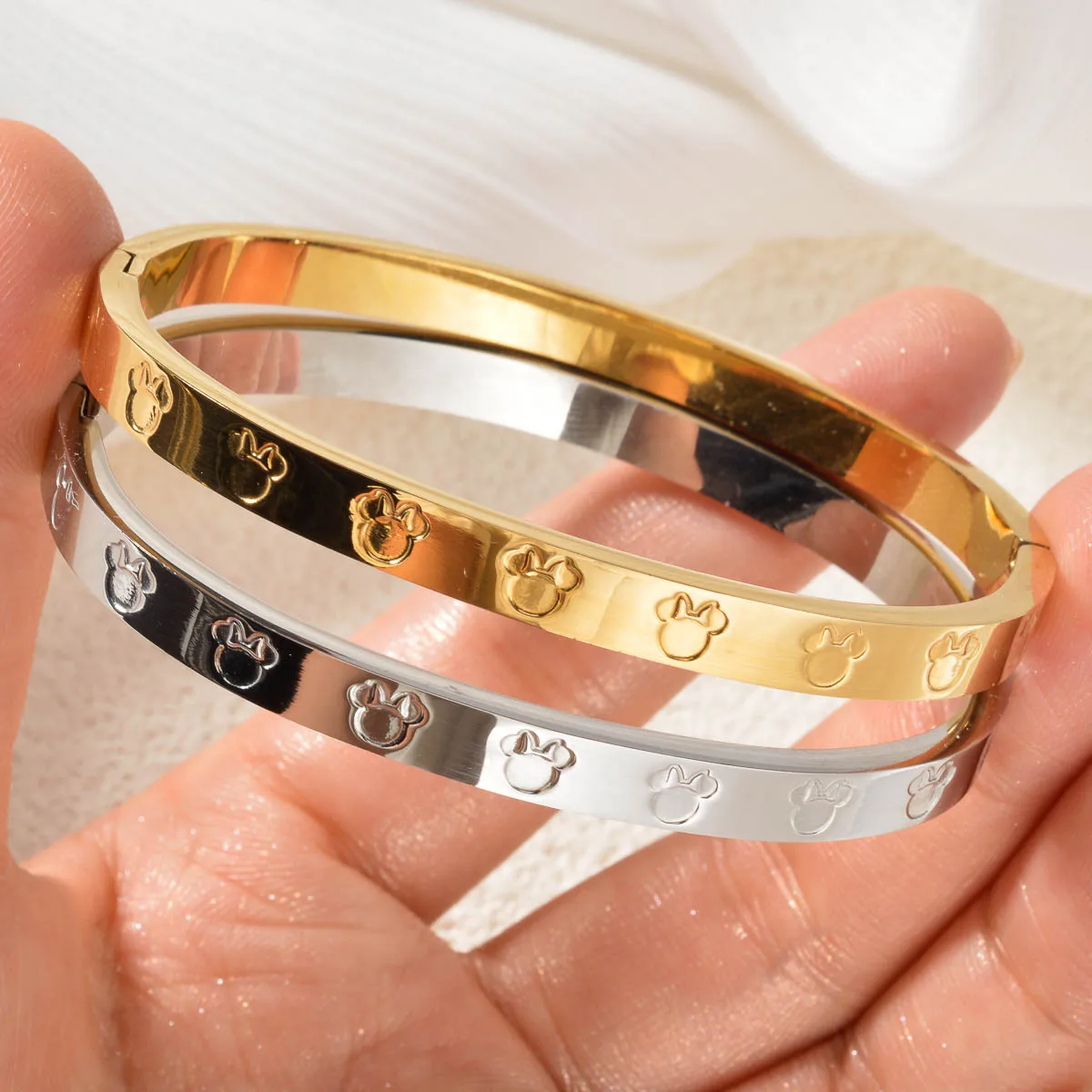

Classic Cute Bear Stainless Steel Bracelets Bangles For Women Men Luxury Fashion Bracelet Jewelry Accessories Gifts Wholesale