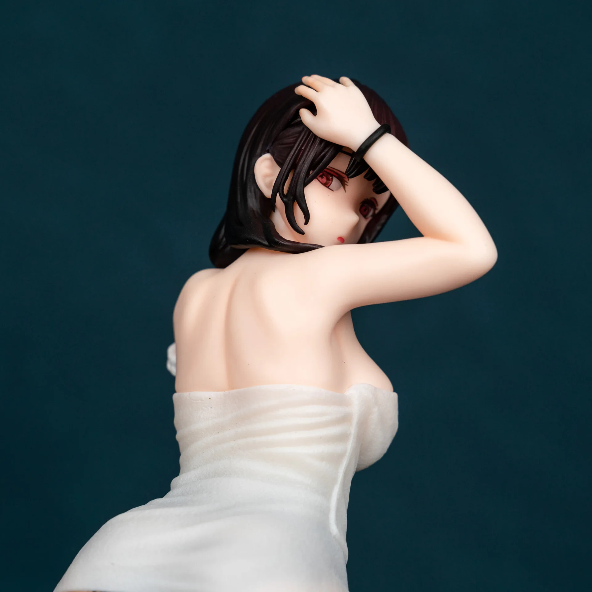 

22cm Anime JK Girl Figure Hair Drying Pose Bath Towel Style Japanese 2D Beauty Character Desktop Decoration Collectible