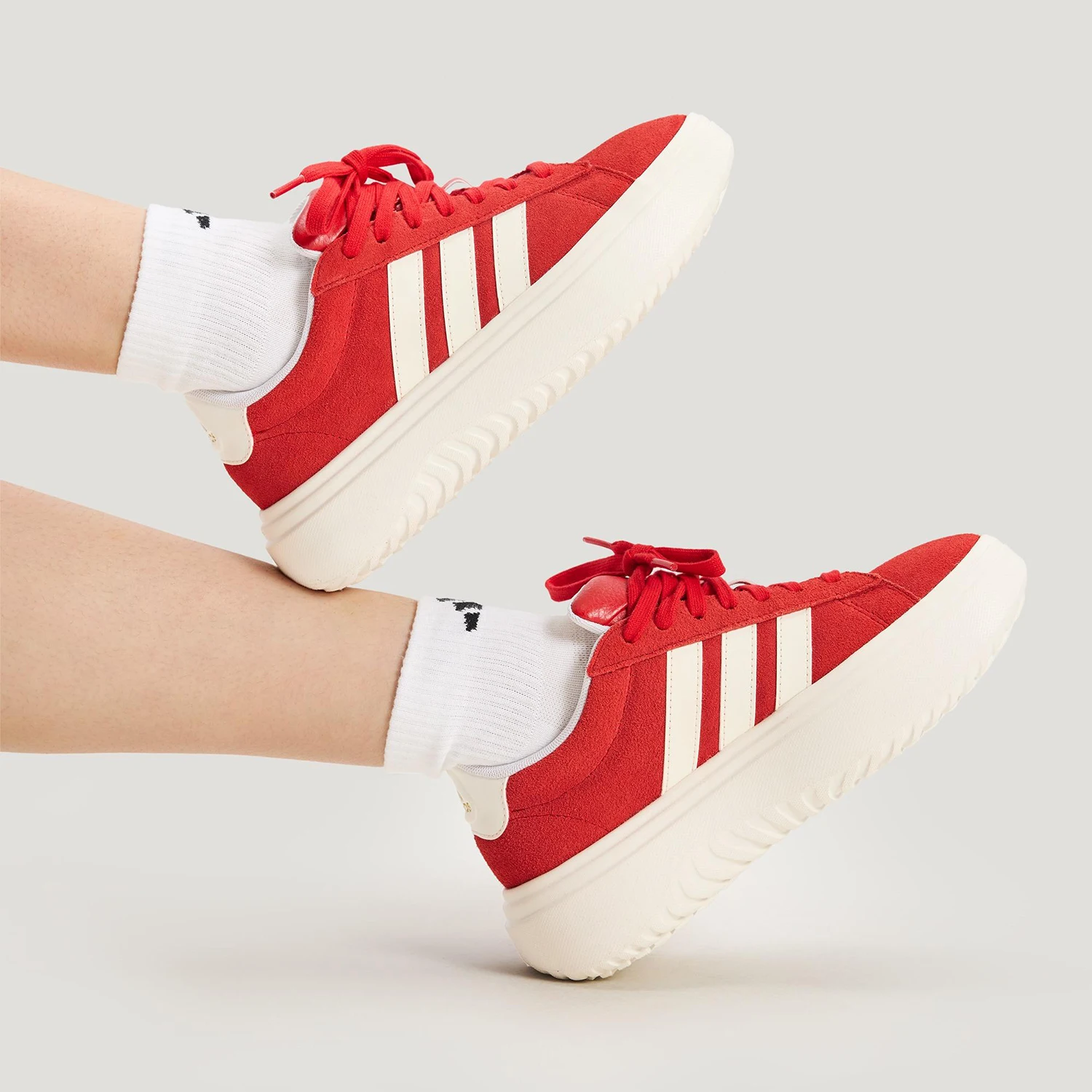

Adidas genuine spring edition women's low cut lace up wear-resistant casual shoes KJ2065