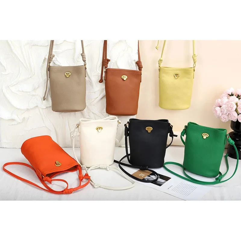 Bolsa transversal de couro mini couro feminino, celular vertical, tudo simples, estilo feminino pequeno, novo, 2024