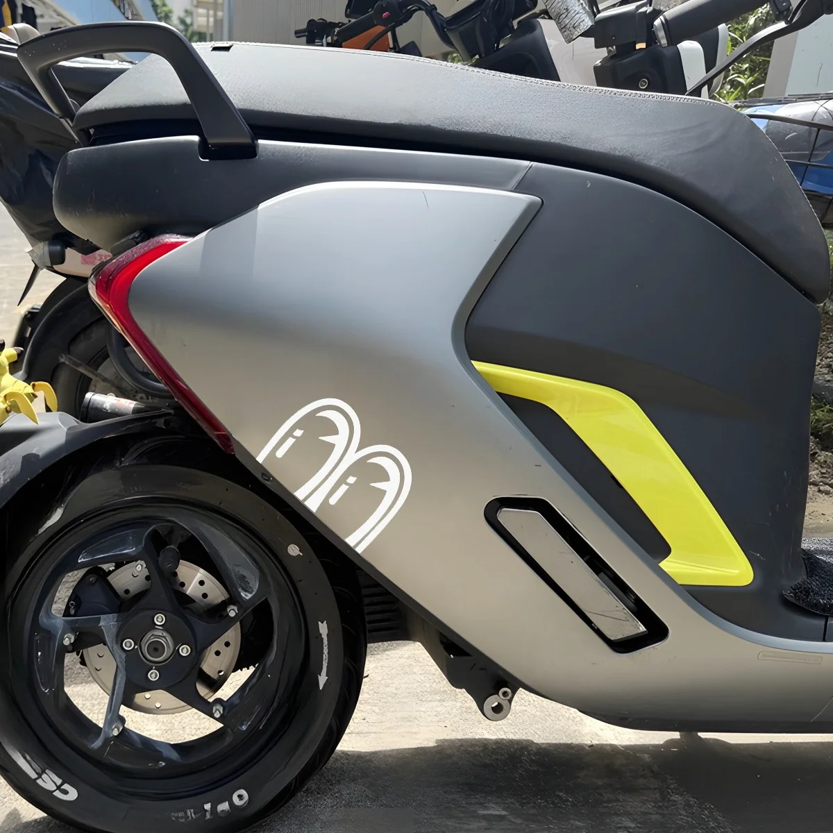 

1PC Abstract Letter M Motorcycle Sticker, Waterproof Vinyl Decal for Scooter, Multiple Colors