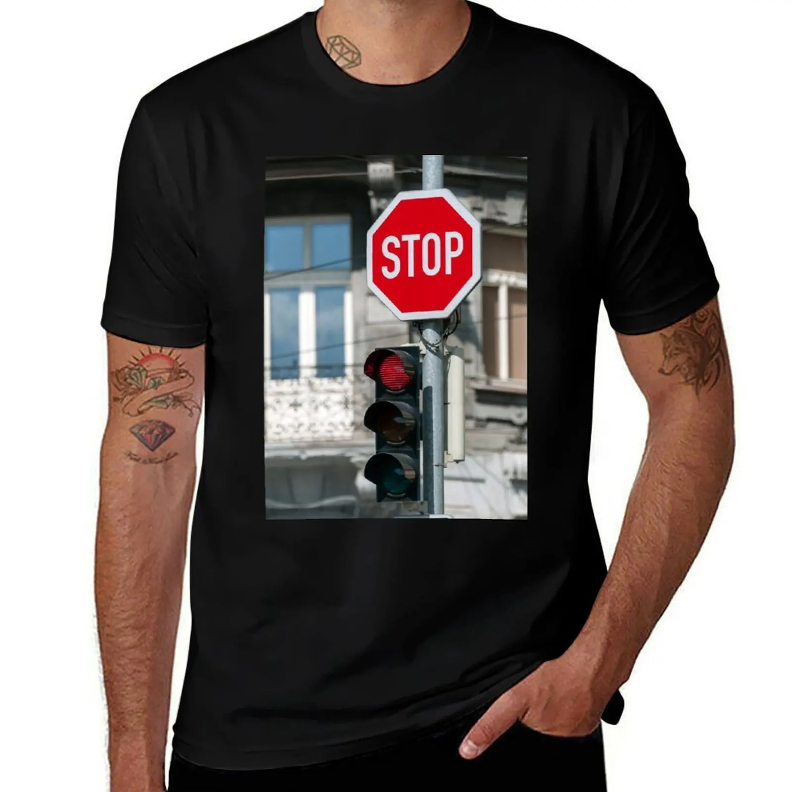 Red traffic light. T-Shirt Breathable Workout Short Sleeve Top