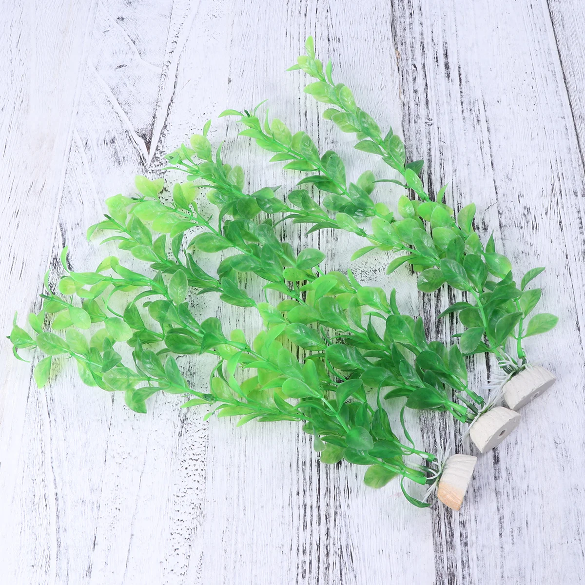 

3pcs Artificial Plants For Fish Tank Decorations Green Plastic Aquarium Plants No Toxic Ceramic Base Easy Clean Pet Supplies