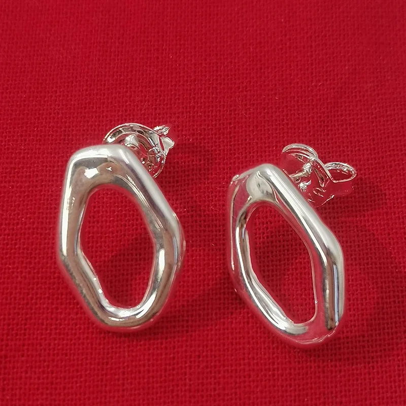 Boucles d'oreilles de luxe UNO pour femmes, bijoux romantiques, polyvalents, européens et jeunesse, tendance de la mode, nouveau, 2024