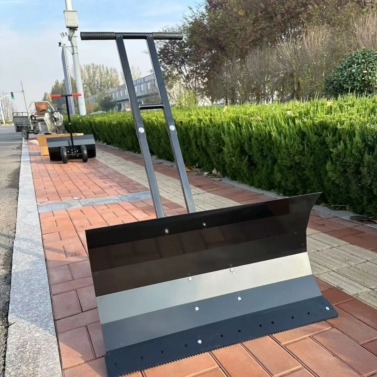 

Suitable forDouble rod wheel hand push snow shovel large l tool artifact removal equipment