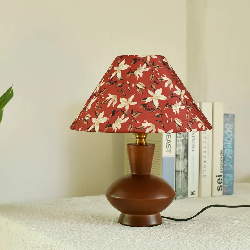 Vintage Style Wooden Floor Lamps Bedroom French Vintage Print Designer Living Room Cabinet Decoration Bedsides Desk Table Lights