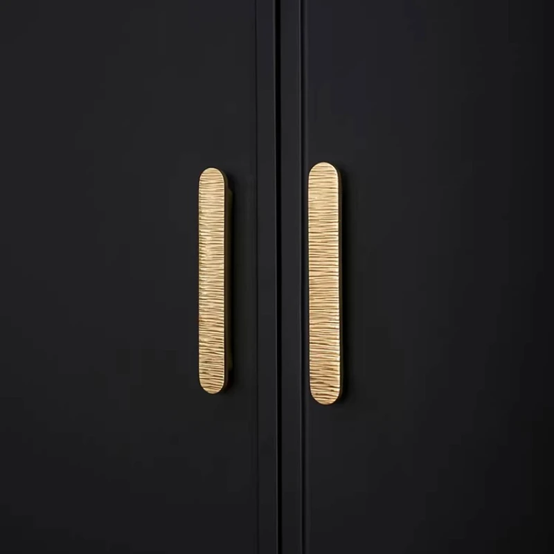 Messing Polierte Gold-Schrankgriffe Schubladenknöpfe Hammermuster Luxus-Kleiderschrankgriffe Vertikale Linien Einfache Möbelbeschläge – Detail 9