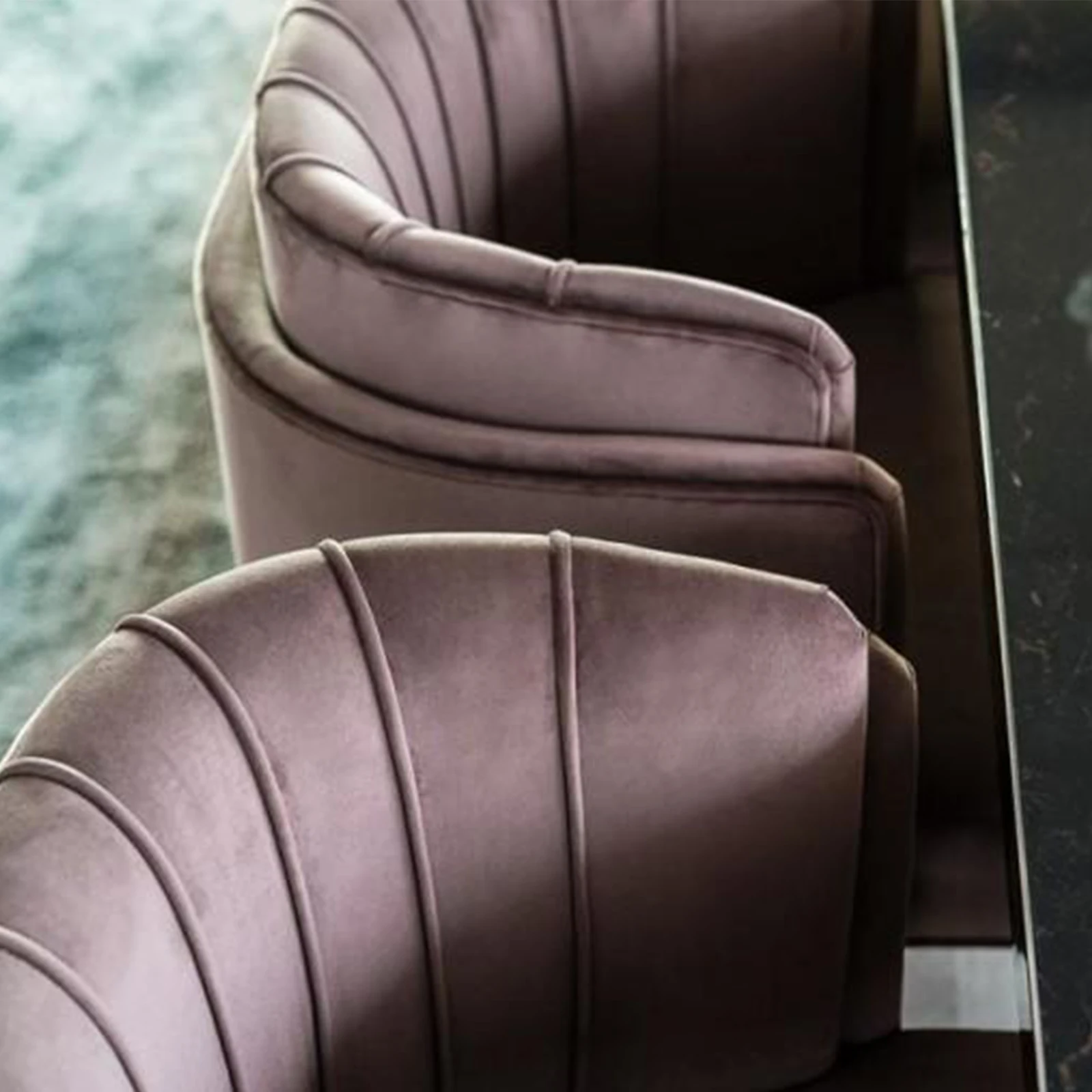 Großhandel mit modernen Barhockern aus nordischem Samt mit Holzbeinen