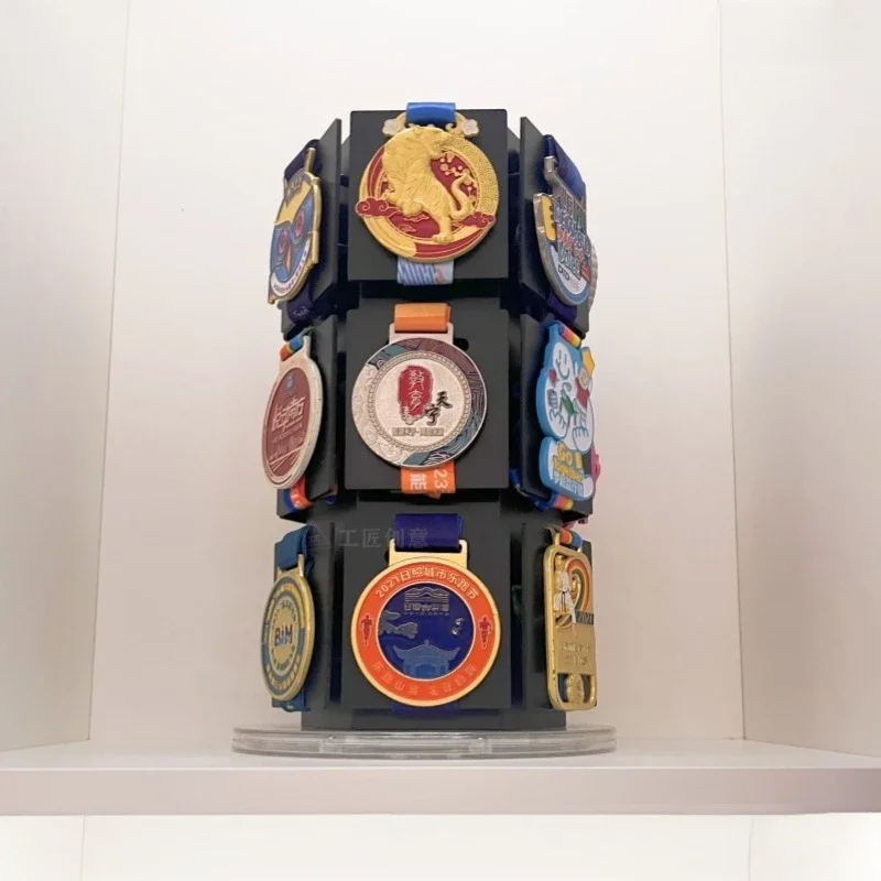 

New Plastic18bit Rotating Marathon Medal Display Stand, Sports Mountain Climbing and Running Medal Collection and Storage Stand