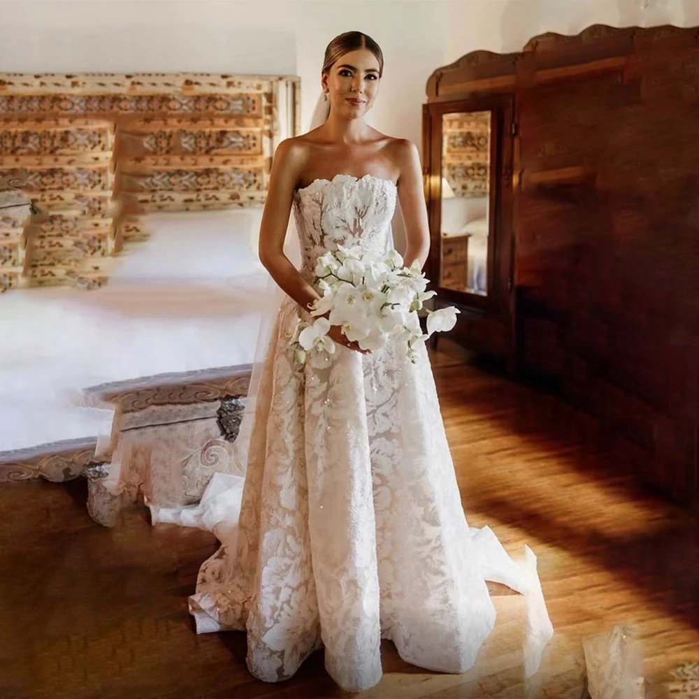 

2025 New Elegant Wedding Dress Strapless Appliqué Bride Gown Sleeveless A-line Open Back Bridal Gowns for Wedding Customized