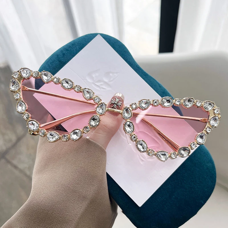 Okulary przeciwsłoneczne damskie 2026 Nowe Diamentowe Luksusowe Kocie Oko Modne Personalizowane Okulary Imprezowe Modne Okulary Ochronne
