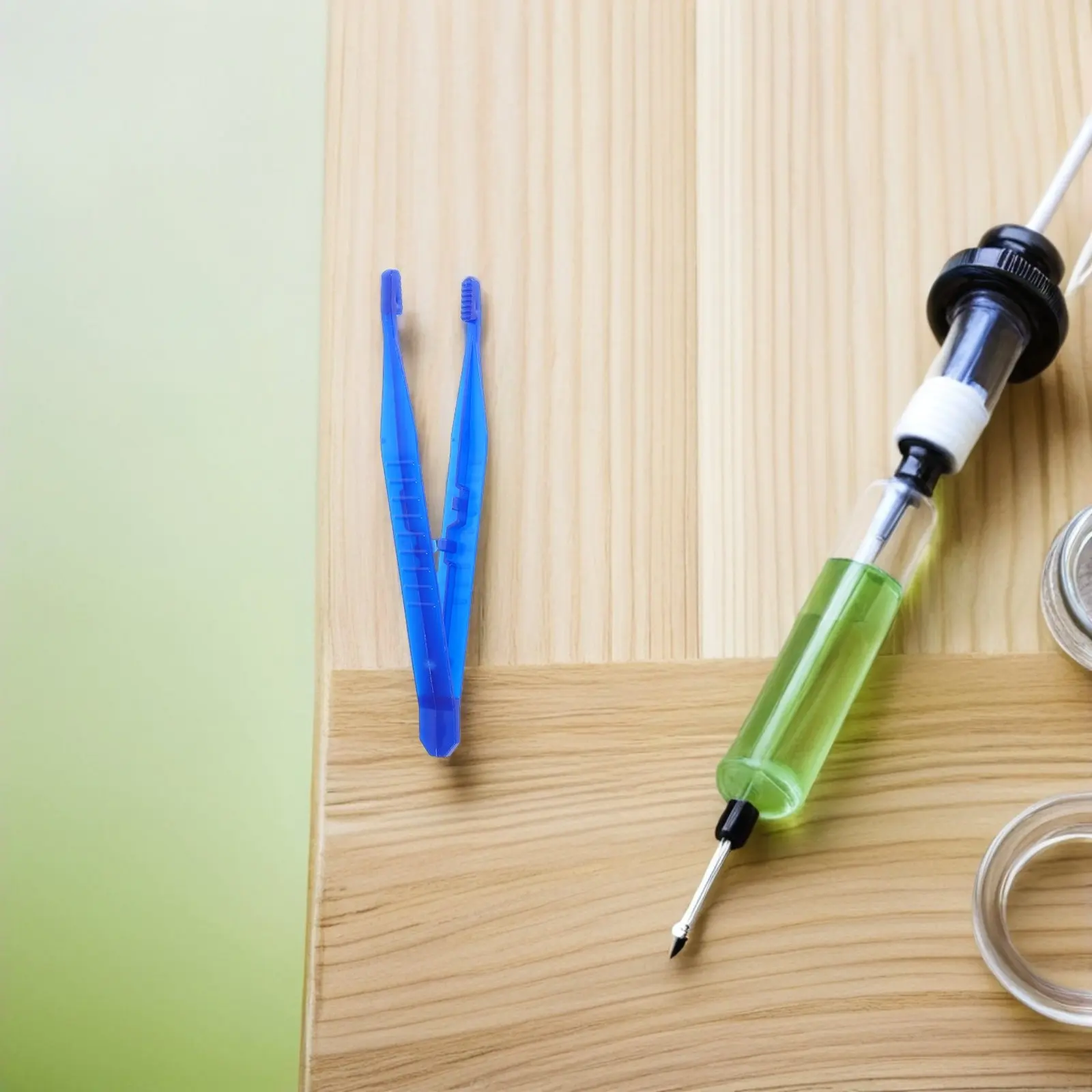 

100 шт. одноразовых пластиковых пинцетов: легкие прецизионные щипцы для научных лабораторий, бисероплетения, изготовления украшений, сенсорных игр