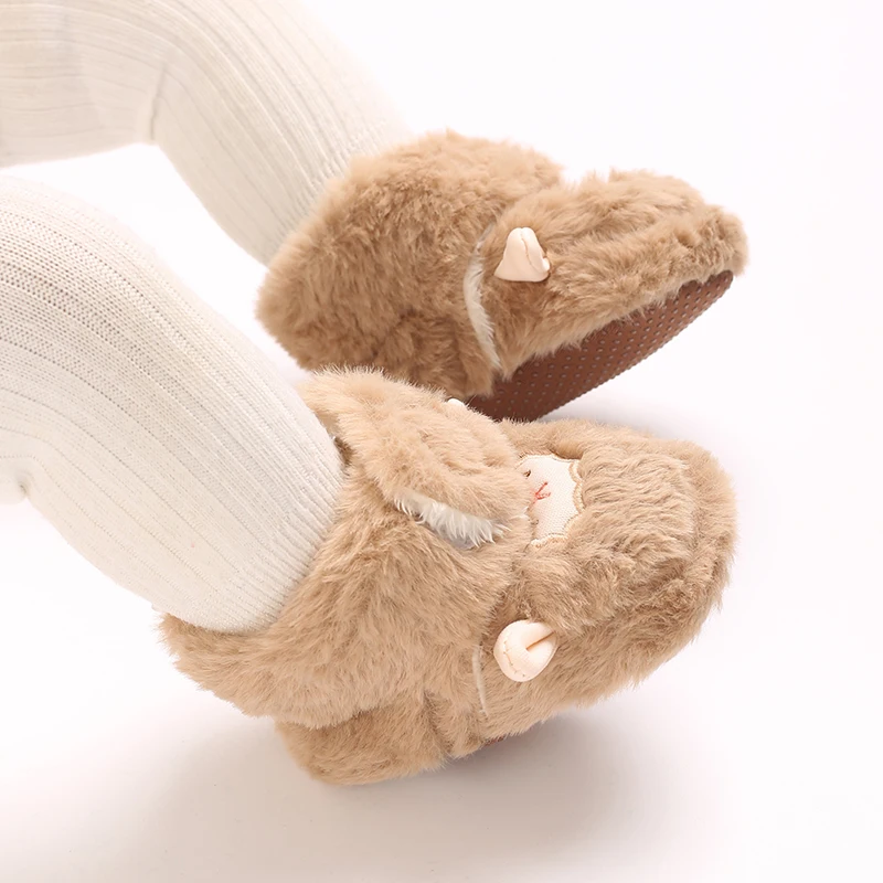 Warme Plüsch-Babyschuhe für den Winter, Mädchen-Fußbekleidung mit niedlichem Cartoon-Design, bequeme weiche Sohlen für Neugeborene von 0-18 Monaten. – Detail 9