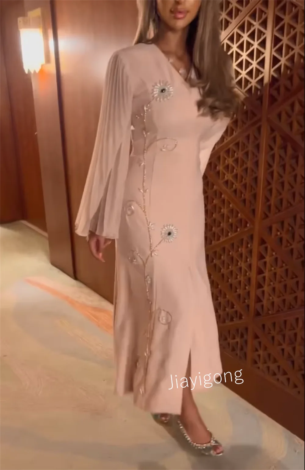 Customized Fashion Jersey Pleat Pattern A-line V-neck Midi Dresses Bespoke Occasion Matching High Quality image 3